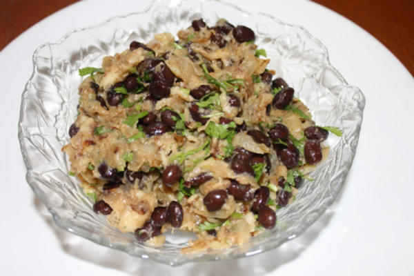 banana picante mergulho com feijão preto