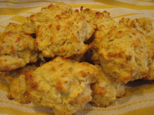 biscoitos de queijo de alho-tomilho de queijo