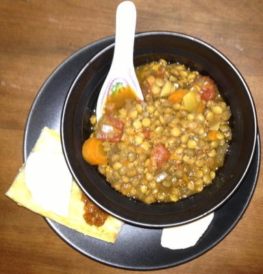 cozinheiro lento sopa de batata lentilha-doce