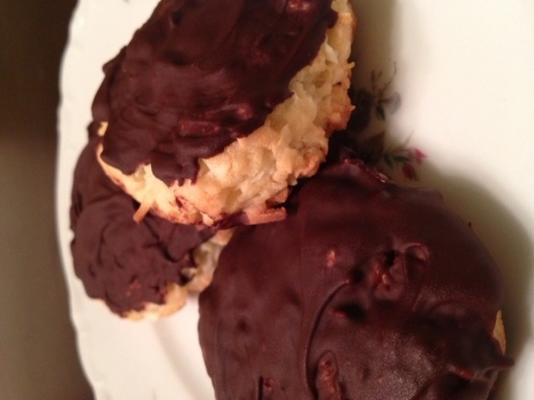 bolinhos de mistura de bolo de coco coberto de chocolate (bolinhos de montes)