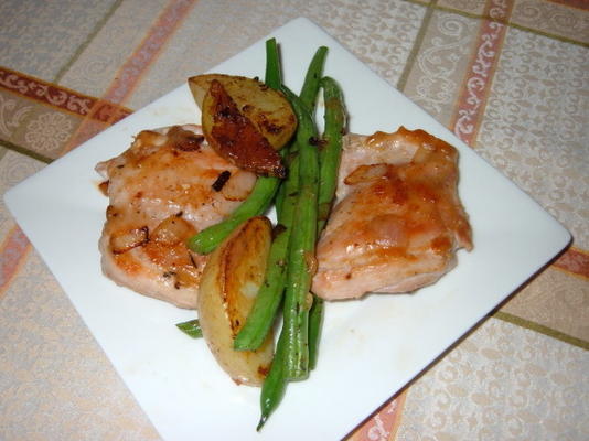 coxas de frango assadas com molho de mostarda-tomilho