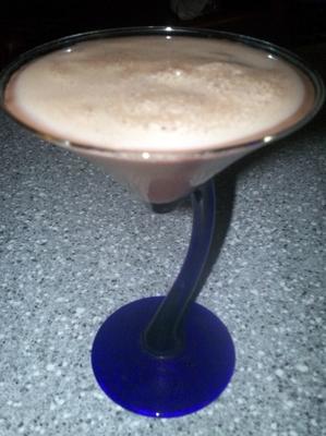 martini de cereja coberto de chocolate (choco-cherry-tini)