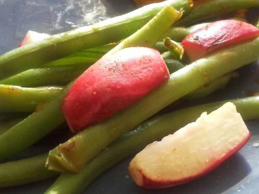 feijão verde e salada de rabanete