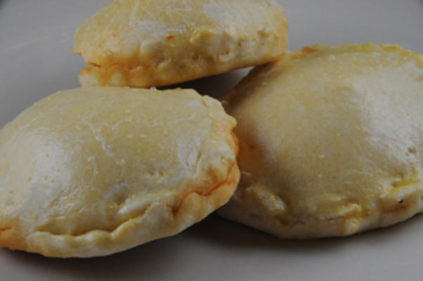 pukacapas - empanadas de queijo picante (bolívia)