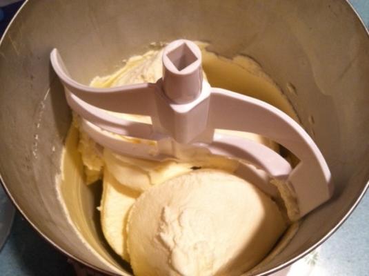 sorvete de baunilha perfeito baixo carb livre de açúcar (truvia)