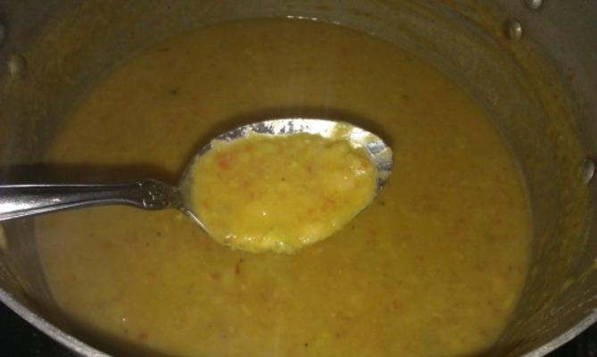 sopa de habas (sopa de feijão fava)