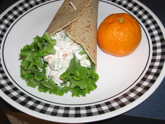 envoltório de salada de frango com iogurte grego