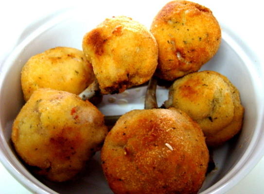 coxinhas de frango recheado de camarão