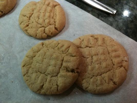 fácil biscoitos de manteiga de amendoim sem glúten (usando gf cake mix)