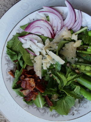 salada de ervilha instantânea (presunto crocante e) hortelã