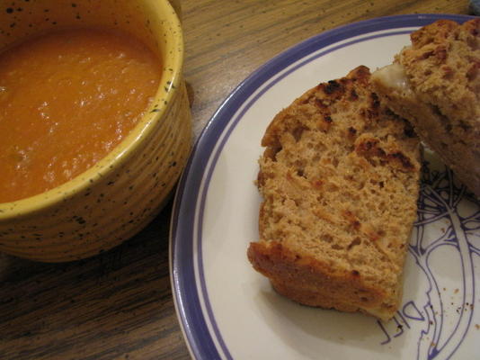 Sopa de tomate e pimenta assada