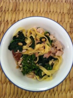 fettuccine com frango assado e rapini