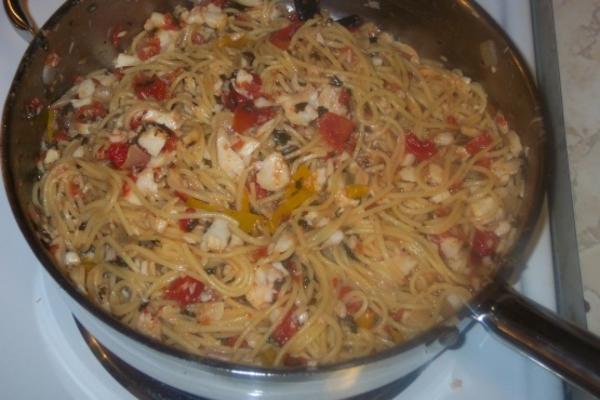 espaguete com peixe e legumes: ciambotta