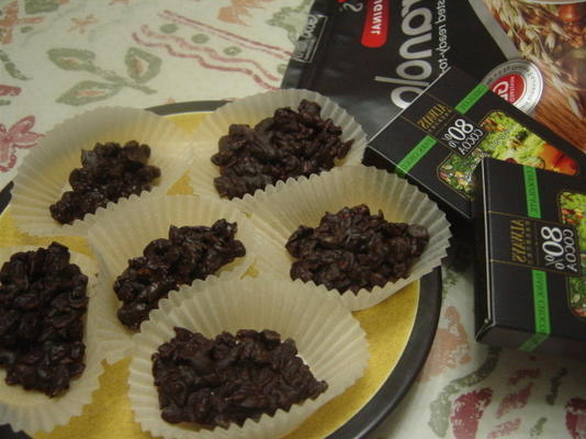 granola com cobertura de chocolate