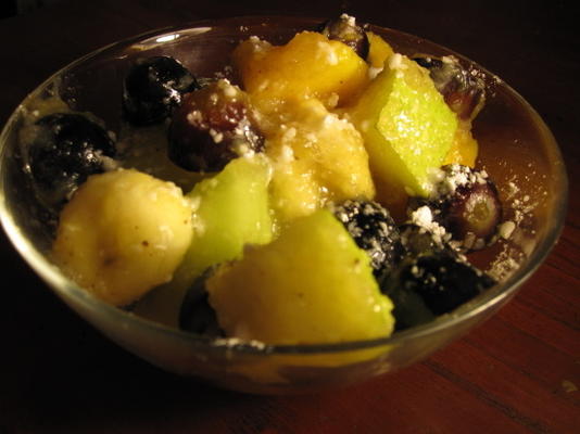 camomila, mel e salada de frutas com glacê de pera