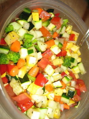 salada de legumes marinados frescos
