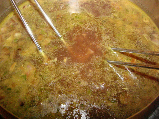 caldo de fondue de alho assado