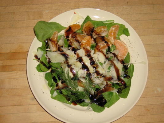 salada de rúcula com erva-doce, laranjas e pecorino romano