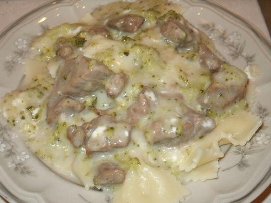 bife de veado suíço em creme azedo