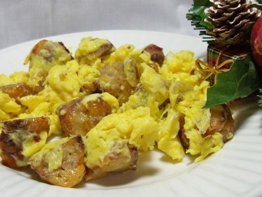 salsicha e queijo bolas breakfast scramble