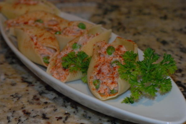 conchas de salada de atum recheadas
