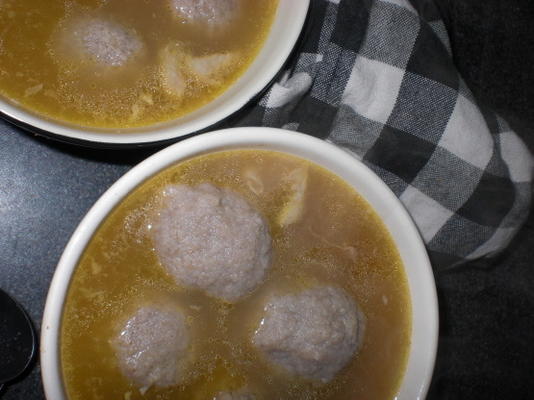 sopa de galinha matzo ball (kosher)