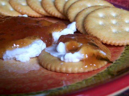 geléia de jalapeno de pêssego com um toque de manjericão