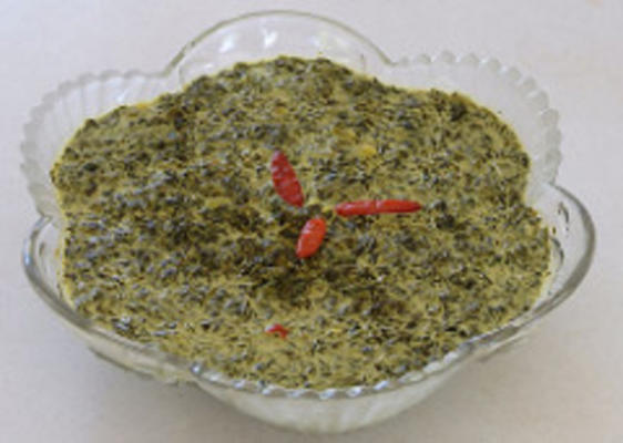 golai hagon suni (folhas de taro / espinafre em leite de coco)