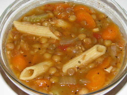 sopa de macarrão lentilha