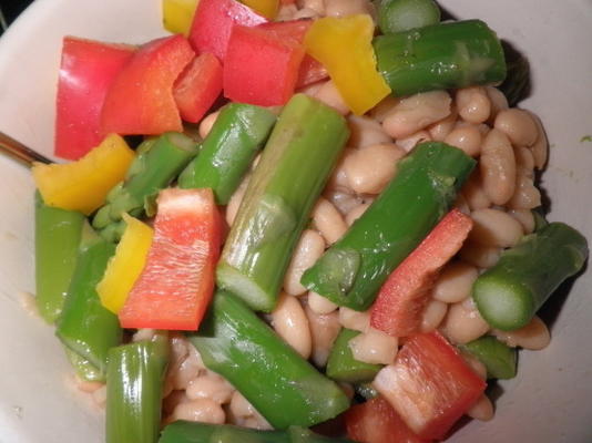 salada de espargos e feijão branco