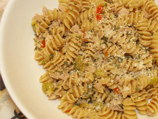 macarrão com atum e azeitonas