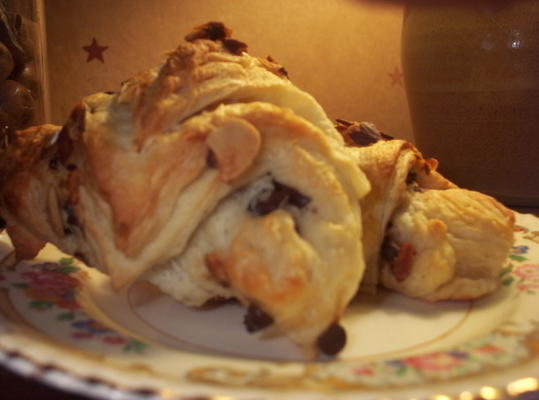 croissants de amêndoa de chocolate