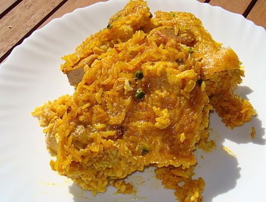 arroz con costra (arroz crocante com carne de porco e frango)