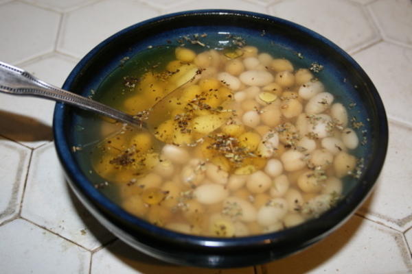 grão de bico, feijão cannellini e sopa de amora