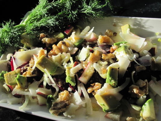salada picada mexicana com beterraba e nozes