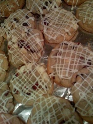 sinos e biscoitos de malha de azevinho: cranberry, chocolate branco, laranja e gengibre