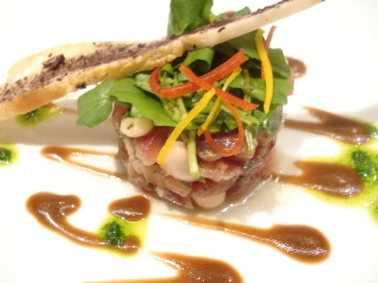 atum grelhado com salada verde