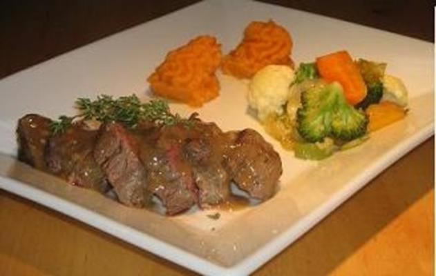 Bifes marinados de bisão / búfalo com molho