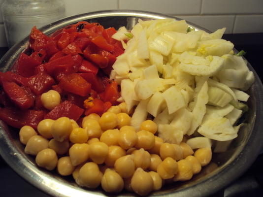 erva-doce e salada de grão de bico