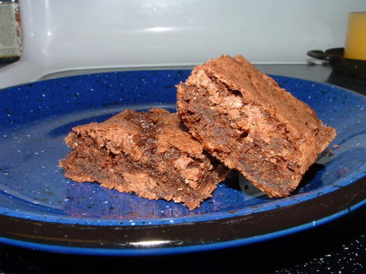 mistura de brownie em borracha (brownies)