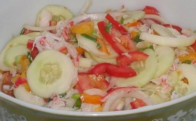 vidalia cebola, salada de caranguejo e tomate