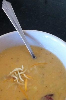 Cheio de sabor queijo chowder de milho