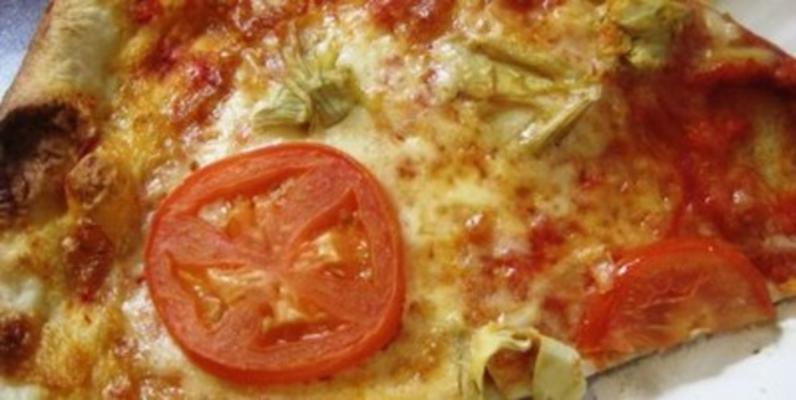 pizza de tomate alcachofra
