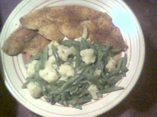 cajun sole com feijão verde e couve-flor