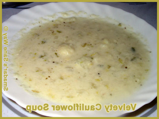sopa de couve-flor aveludada com baixo teor de gordura (kosher-dairy)