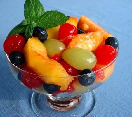 salada de frutas simples de verão