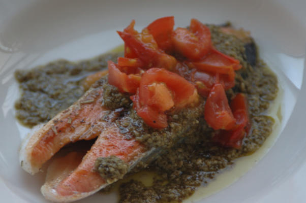 sautandeacute erva-crusted; ed filetes de salmão com pistou