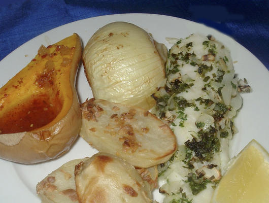 robalo assado com molho de ervas