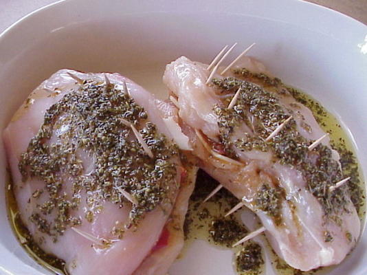 asiago grelhado / pimenta vermelha / alho assado recheado de peito de frango