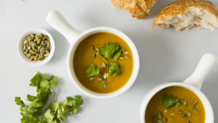 sopa de abóbora de gengibre com curry (pote instantâneo)